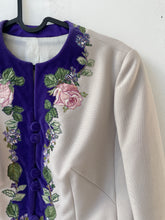 Load image into Gallery viewer, Flower embroidery blouse
